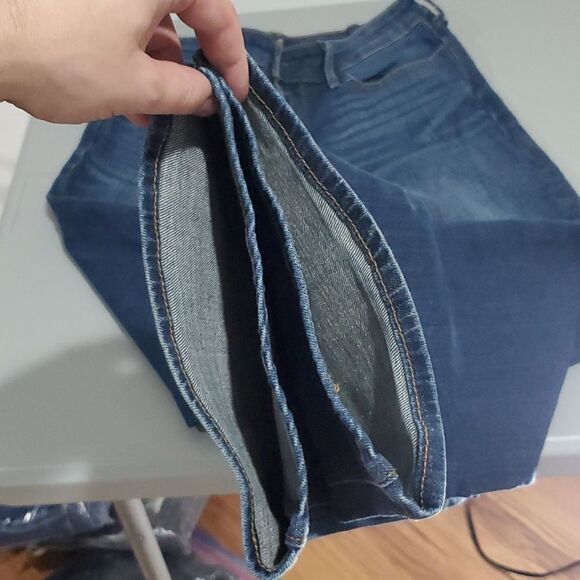 LEVI'S 28x31 dark wash flared leg jeans - Picture 6 of 6